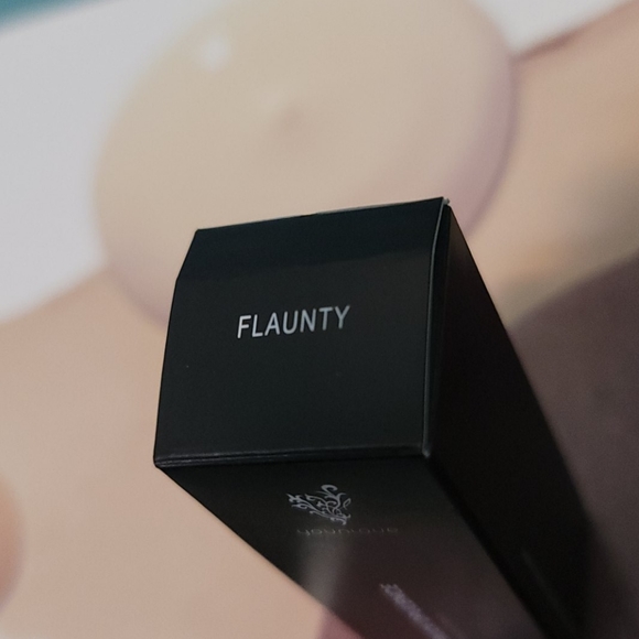 Moodstruck opulence matte lipstick - Picture 2 of 4